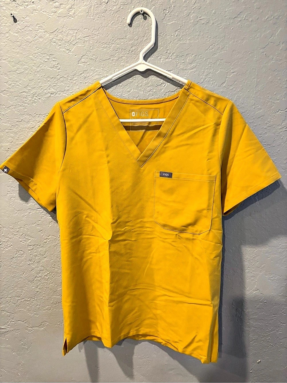 FIGS Catarina Scrub Top V-Neck Yellow Small